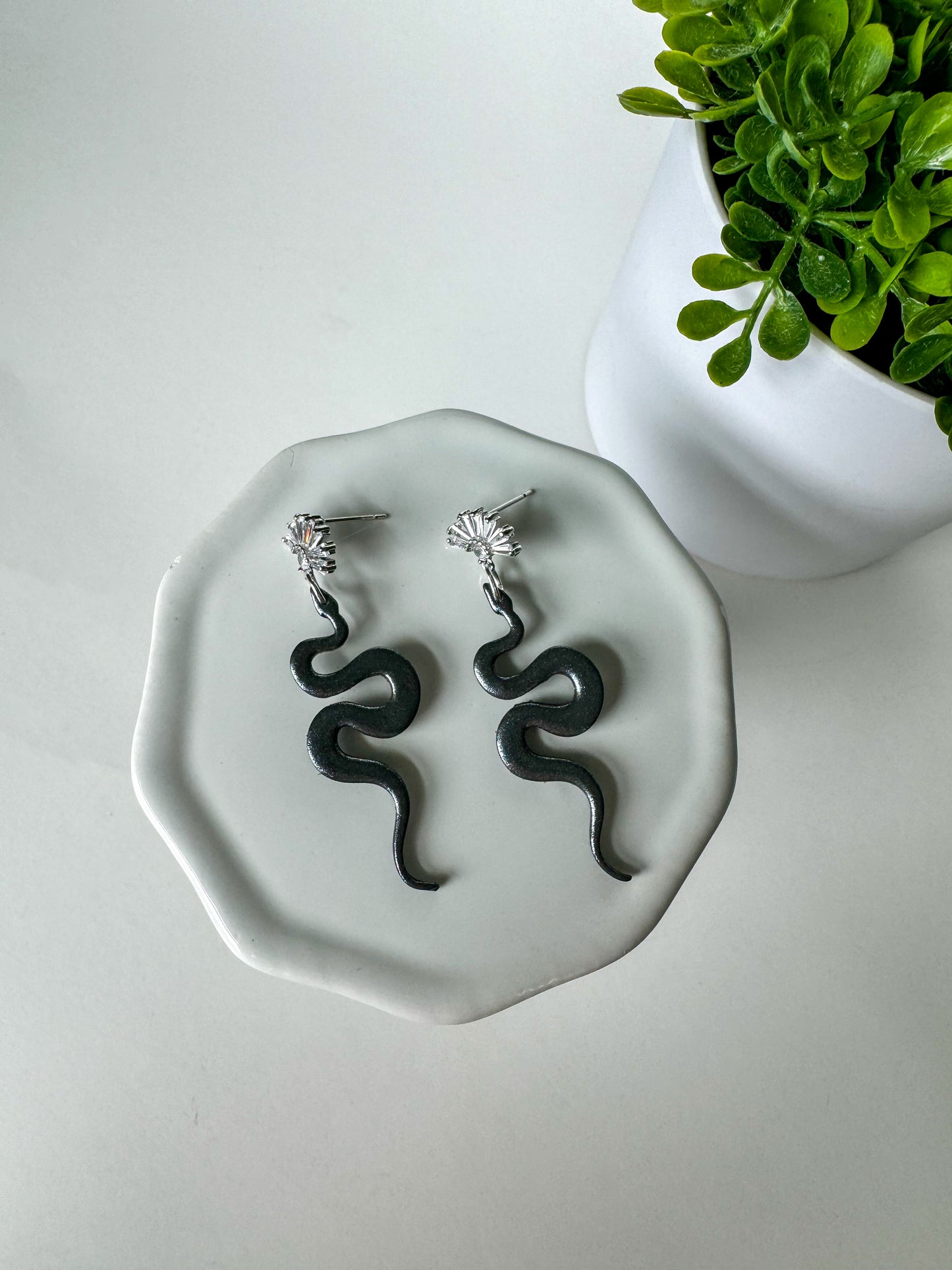 Never Trust a Narcissist