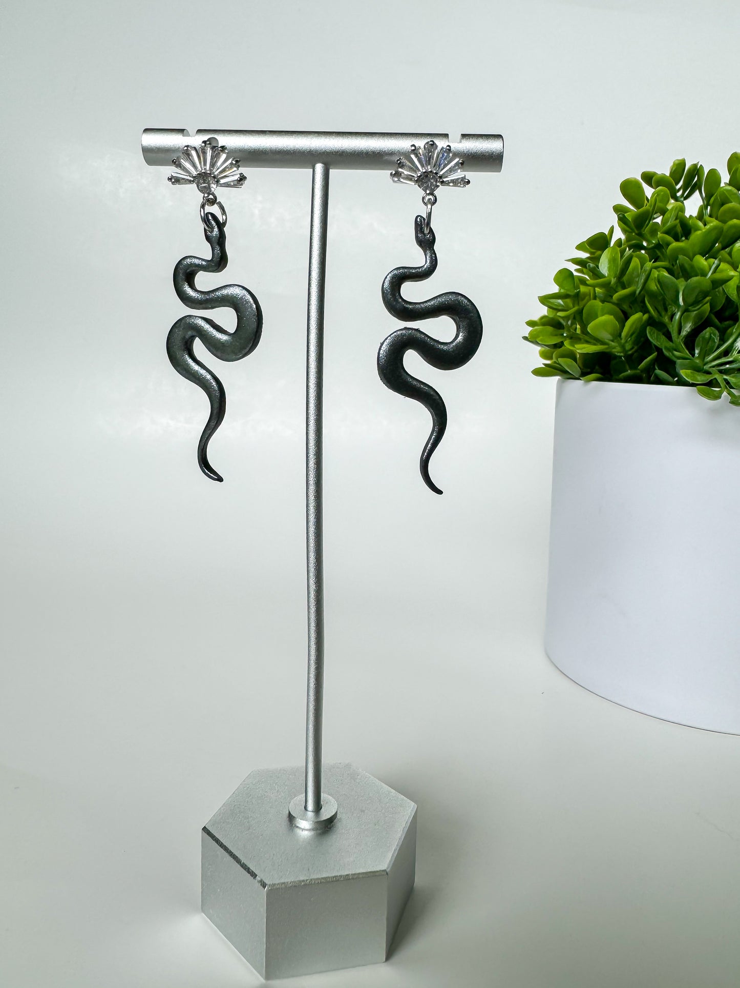 Never Trust a Narcissist